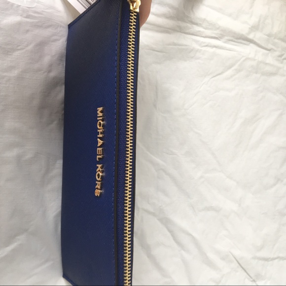 MICHAEL KORKS JET SET TRAVEL Zip Clutch Leather Color Cadet NWT - Picture 2 of 5